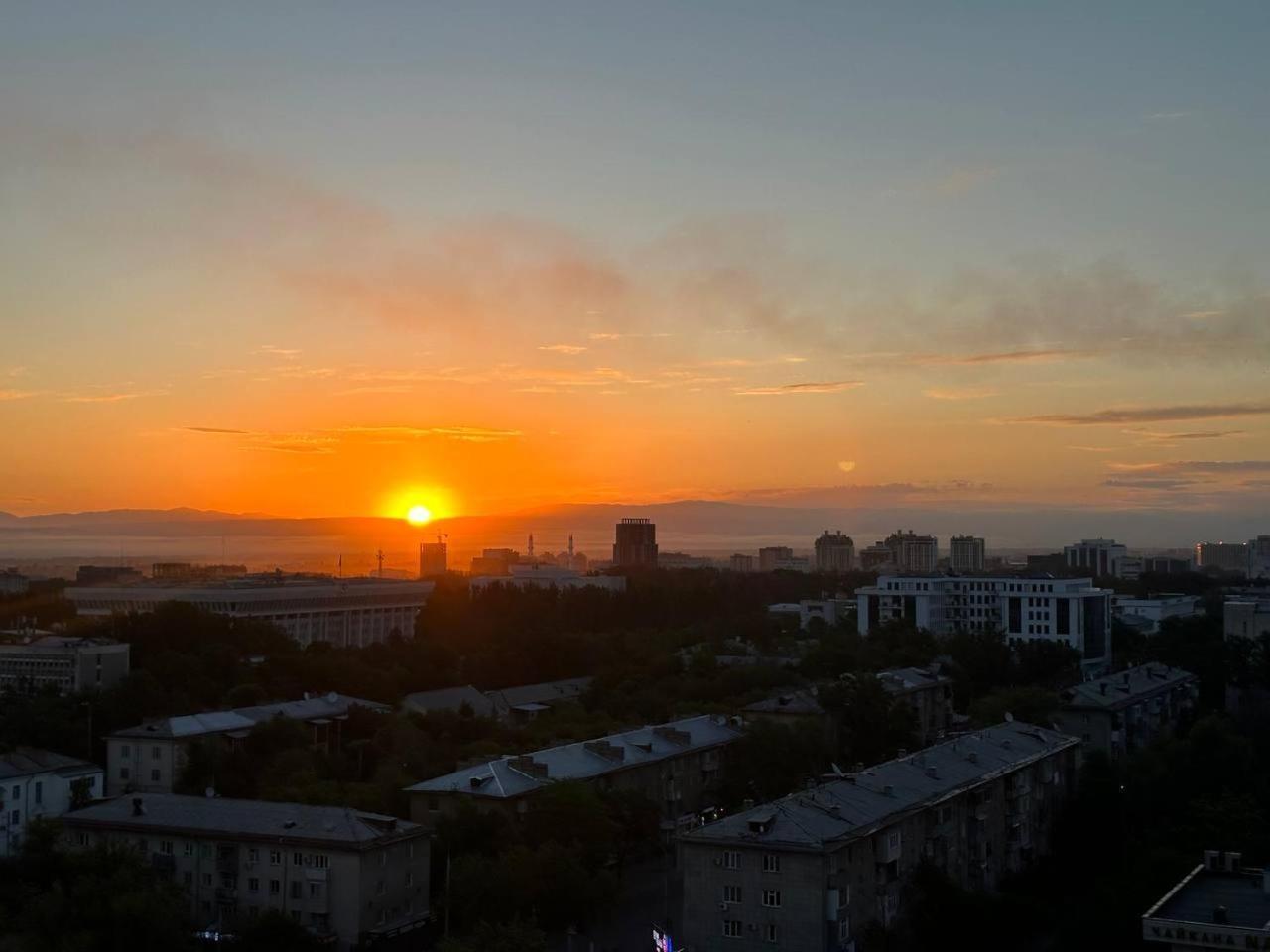 Apartment With City View On Sydykova St. 123 Bisjkek Buitenkant foto